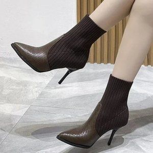 Boots Martens new pointed sleeve ankle boots